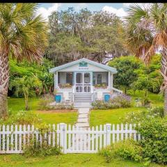 Charming 1935 Florida Cottage overlooking Lake Tulane