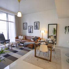 Elegant Apt With Balcony Minutes from Burj Khalifa