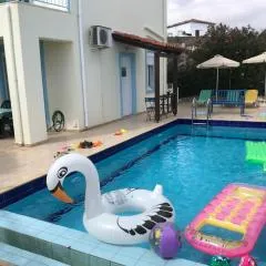 Breathtaking sea and Mountain views with Private pool, Peace full relaxing Villa with WiFi near Shops and Restaurants