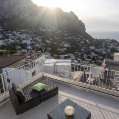 Rooftop Luxury Suite by CapriRooms