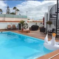 Villa Bahamas private heated pool close to town.