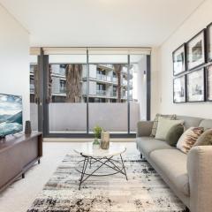 Darling Harbour Apartment near King St Wharf