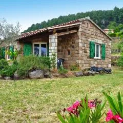 Stone cottage with shared pool, Chambonas
