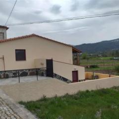 a pequena Casa coja central portugal mountains