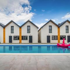 Comfortable holiday homes with a pool, Rewal