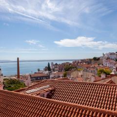 Alfama Amazing Scenic River and City View Charming apartment With 2 bedrooms and AC 19th Century Building