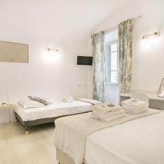 White Candia Guesthouse