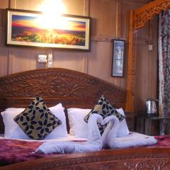 Young Shahzada Group of Houseboats