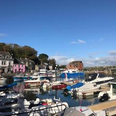 Sunny Corner, Padstow. Spacious 3 bedrooms, 2.5 bathrooms, parking, garden.