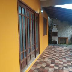 Casa amarela da Prainha de Mambucaba (10 pessoas)