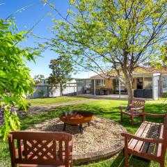 Delamere - Pet Friendly with Fireplace & Firepit