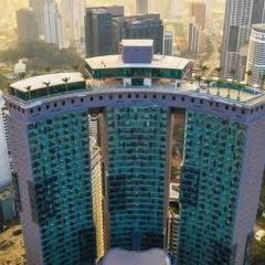 Sky Suites with KLCC Twin Tower View by iRent365