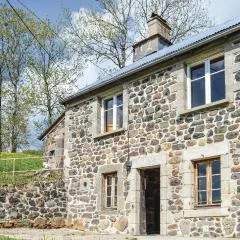 Three-Bedroom Holiday Home In Cheylade