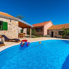 Amazing Home In Benkovac With 4 Bedrooms, Wifi And Outdoor Swimming Pool