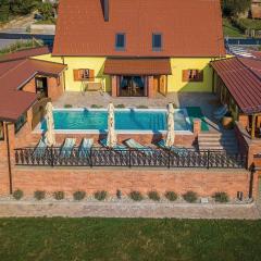 Amazing Home In Repusnica With 5 Bedrooms, Sauna And Wifi