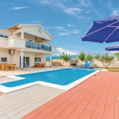 Beautiful Home In Bilisane With Outdoor Swimming Pool