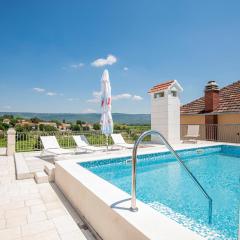 Nice Home In Zmijavci With Outdoor Swimming Pool