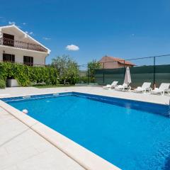 Stunning Home In Runovic With 4 Bedrooms, Wifi And Outdoor Swimming Pool