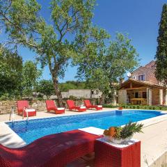 Amazing Home In Manjadvorci With 3 Bedrooms, Wifi And Outdoor Swimming Pool