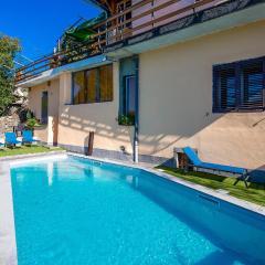 Beautiful Home In Vele Mune With Wifi, Outdoor Swimming Pool And Heated Swimming Pool