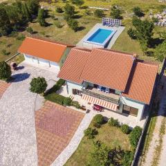 Amazing Home In Lisicic With 4 Bedrooms, Wifi And Outdoor Swimming Pool