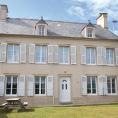 Beautiful Home In Saint-marcouf With 4 Bedrooms And Wifi