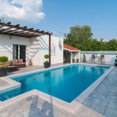 Nice Home In Neoric With 2 Bedrooms, Wifi And Outdoor Swimming Pool