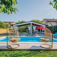 Nice Home In Prolozac Donji With 3 Bedrooms, Wifi And Outdoor Swimming Pool