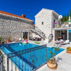 Stunning Home In Gromaca With 4 Bedrooms, Wifi And Outdoor Swimming Pool