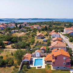 8 Bedroom Awesome Home In Pula
