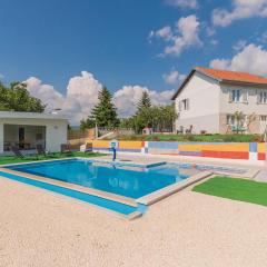 Beautiful Home In Vinjani Gornji With 3 Bedrooms, Wifi And Outdoor Swimming Pool