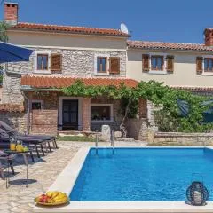 4 Bedroom Cozy Home In Liznjan