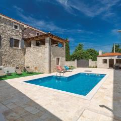 Stunning Home In Korenici With Outdoor Swimming Pool