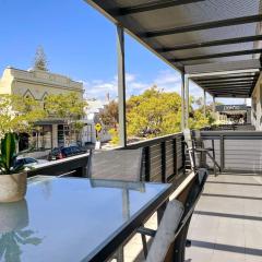 Fiveways Balcony, King Bed, Chef's Kitchen