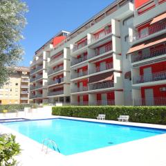 Cozy flat with shared outdoor pool