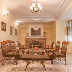 2 BHK Serviced Apt I Open Air Pvt Lawn & Terrace I Party I Bonfire I Kasauli By Exotic Stays