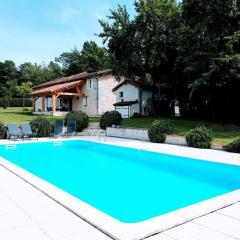 Holiday home with pool in Verteillac