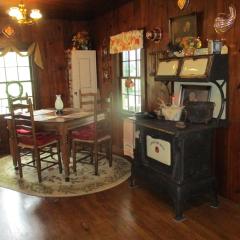 Fall leaves are here! Cabin off I-77, wonderful experience for 2!
