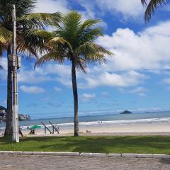 Apartamento a uma quadra da praia