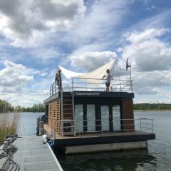 Schwimmende Ferienwohnung, Hausboot Urlaub als Festlieger am Steg