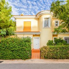 Awesome Home In Alacant With 4 Bedrooms And Wifi