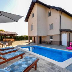 Beautiful Home In Gracec With 3 Bedrooms, Outdoor Swimming Pool And Heated Swimming Pool