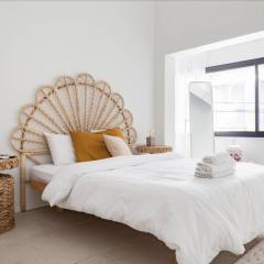 RENOVATED LARGE 3RM APARTMENT 5 MIN FROM THE BEACH
