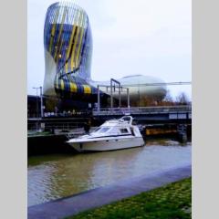 Bâteau cocoon au bassin des lumières