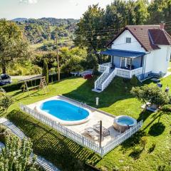 Odisea Hill House - Modern Holiday Home with swimming pool, sauna, jacuzzi, WiFi and 2 bedrooms, near Varazdin