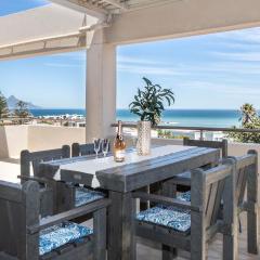 5 bedroom Traditional Fisherman's old Gem w panoramic views, Bloubergstrand, Cape Town