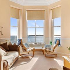 7 South Beach Court - Sea Front Apartment with Spectacular Sea Views