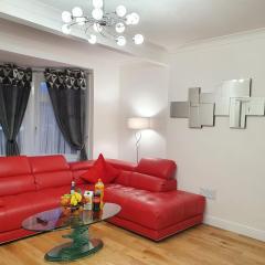 Glasgow Comfortable and Modern 3 Bedroom Mid Terraced Villa