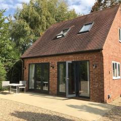Contemporary Cottage outside South Harting