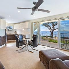 Shoal Towers Unit 3 11 Shoal Bay Road